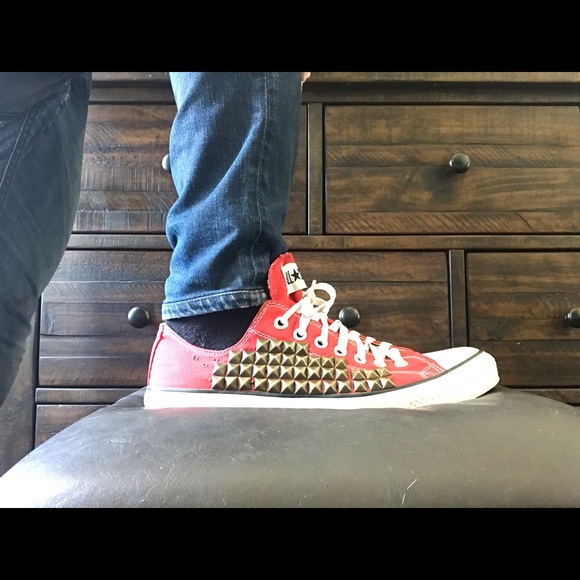 Pre owned red CONVERSE hand studded by me - Picture 7 of 7